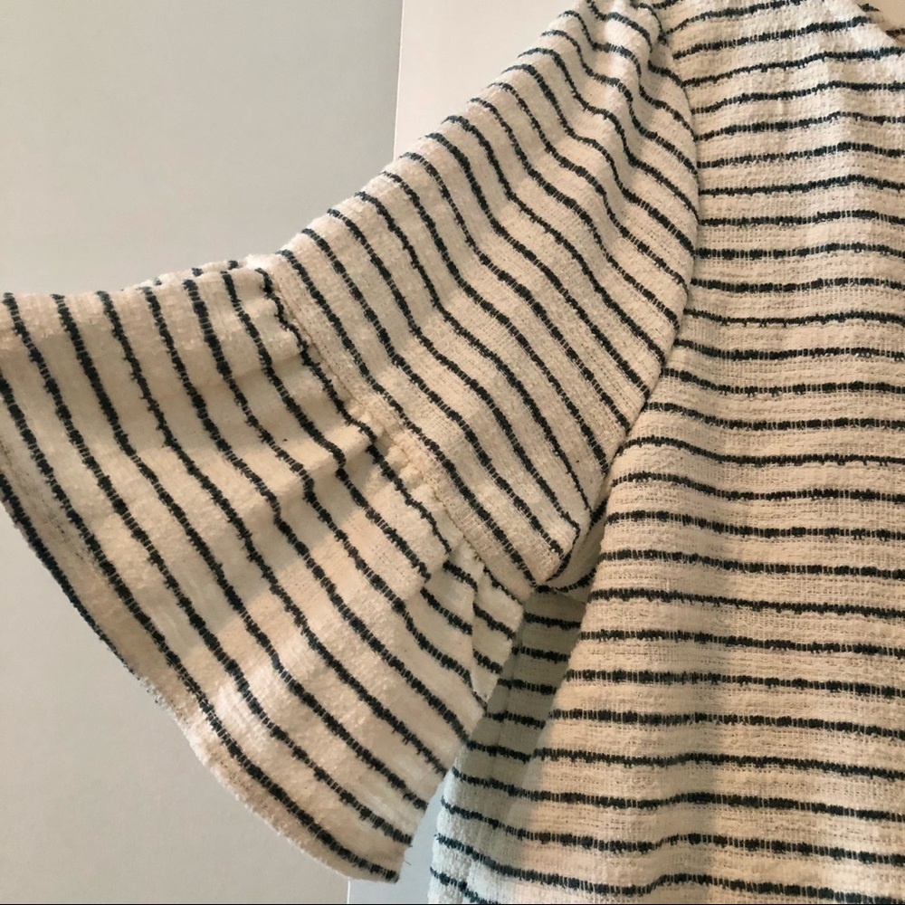 Green Envelope Cream & Olive Striped Ruffle Sleeve Blouse Size 1X - Picture 2 of 6